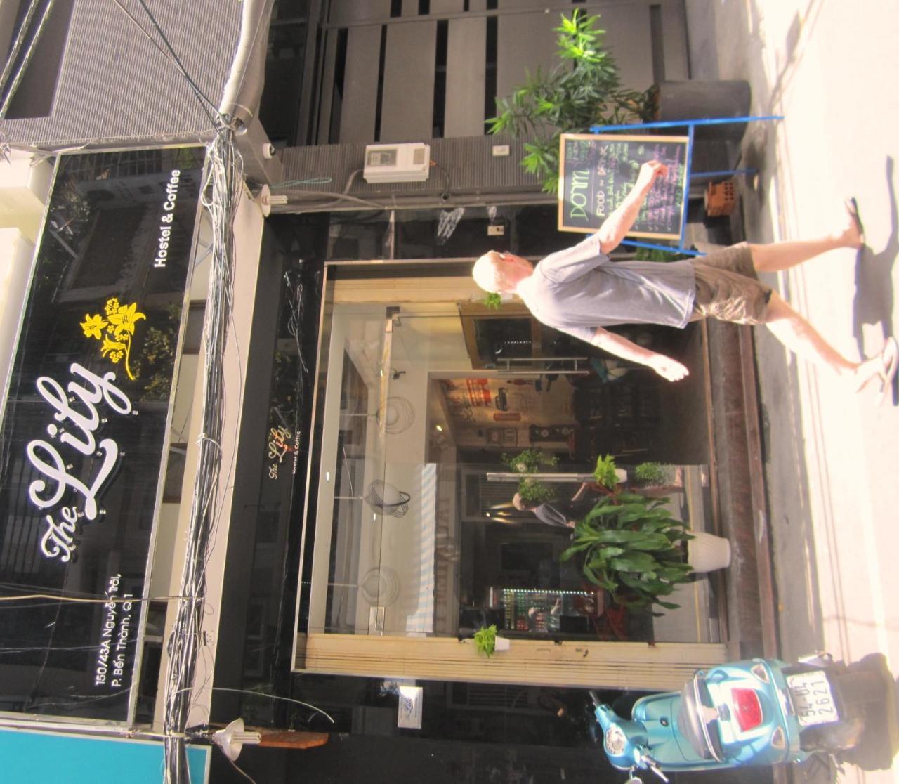 The Lily Hostel & Coffee Ho Chi Minh City Exterior photo