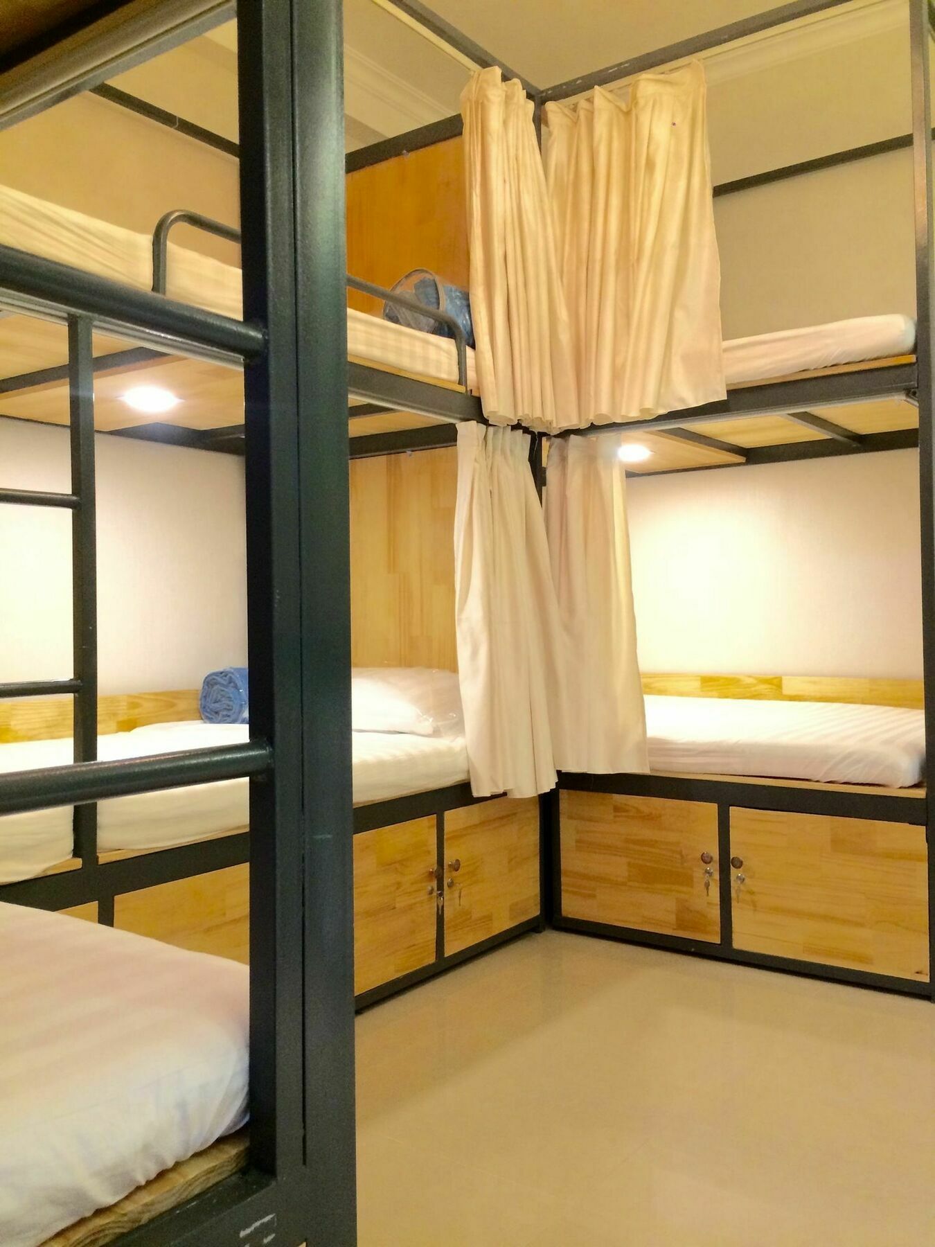 The Lily Hostel & Coffee Ho Chi Minh City Exterior photo
