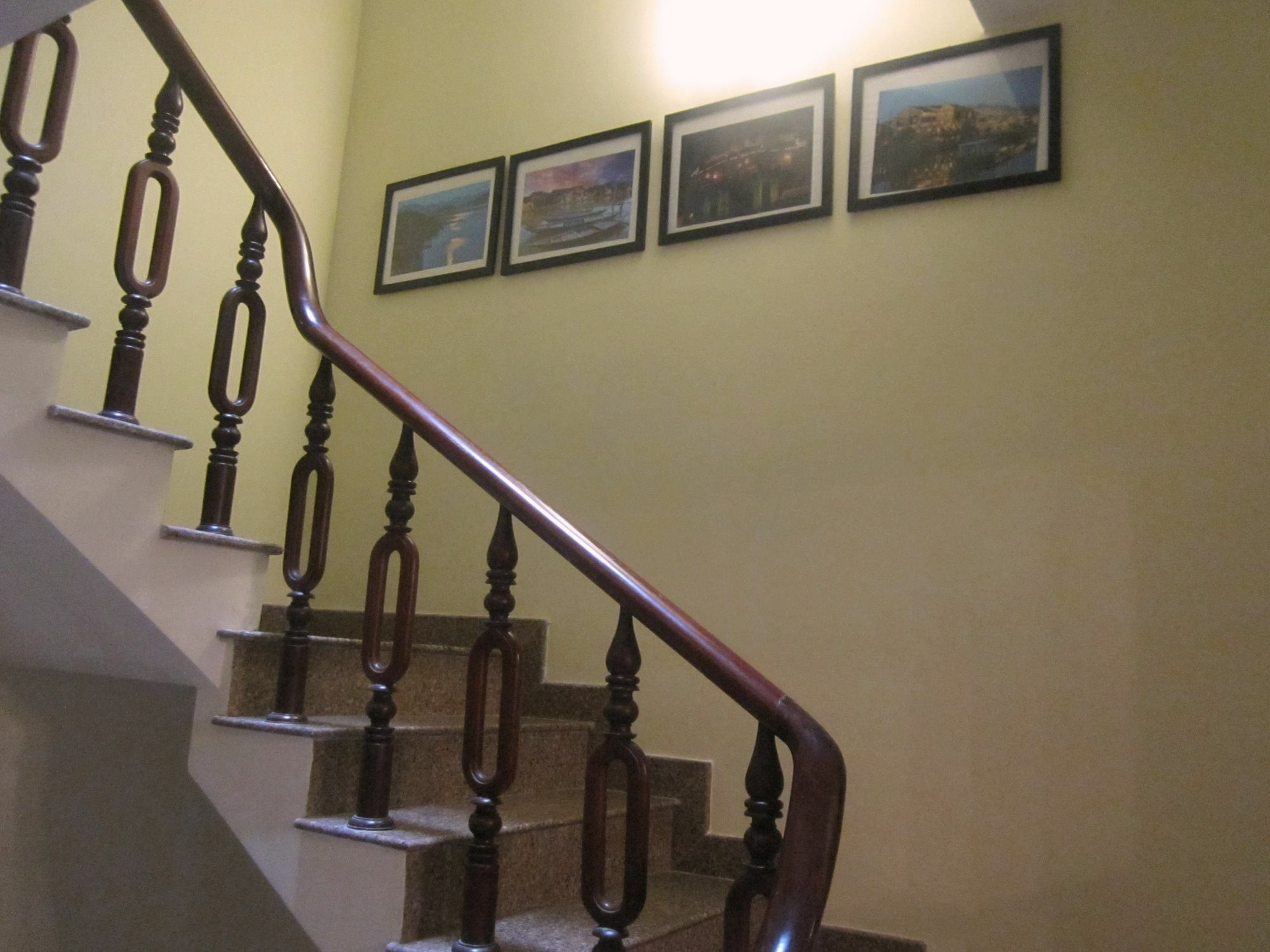 The Lily Hostel & Coffee Ho Chi Minh City Exterior photo