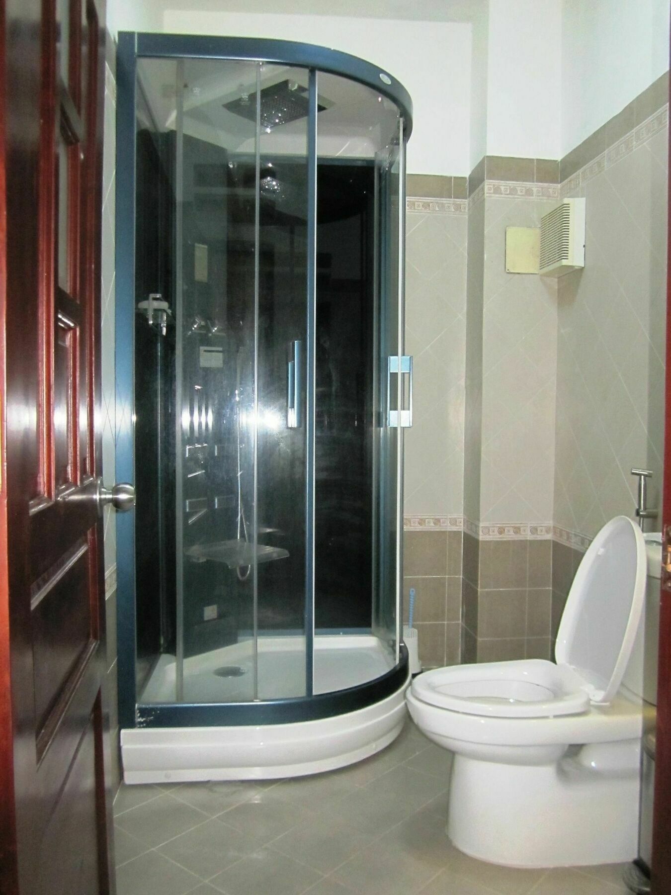 The Lily Hostel & Coffee Ho Chi Minh City Exterior photo