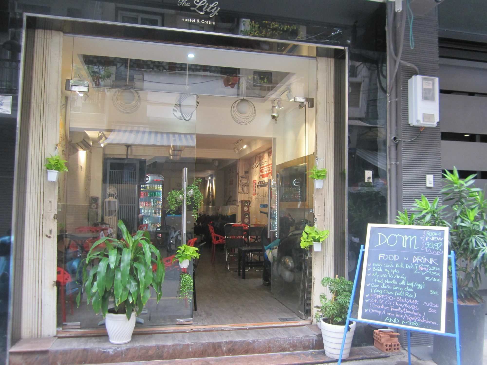 The Lily Hostel & Coffee Ho Chi Minh City Exterior photo