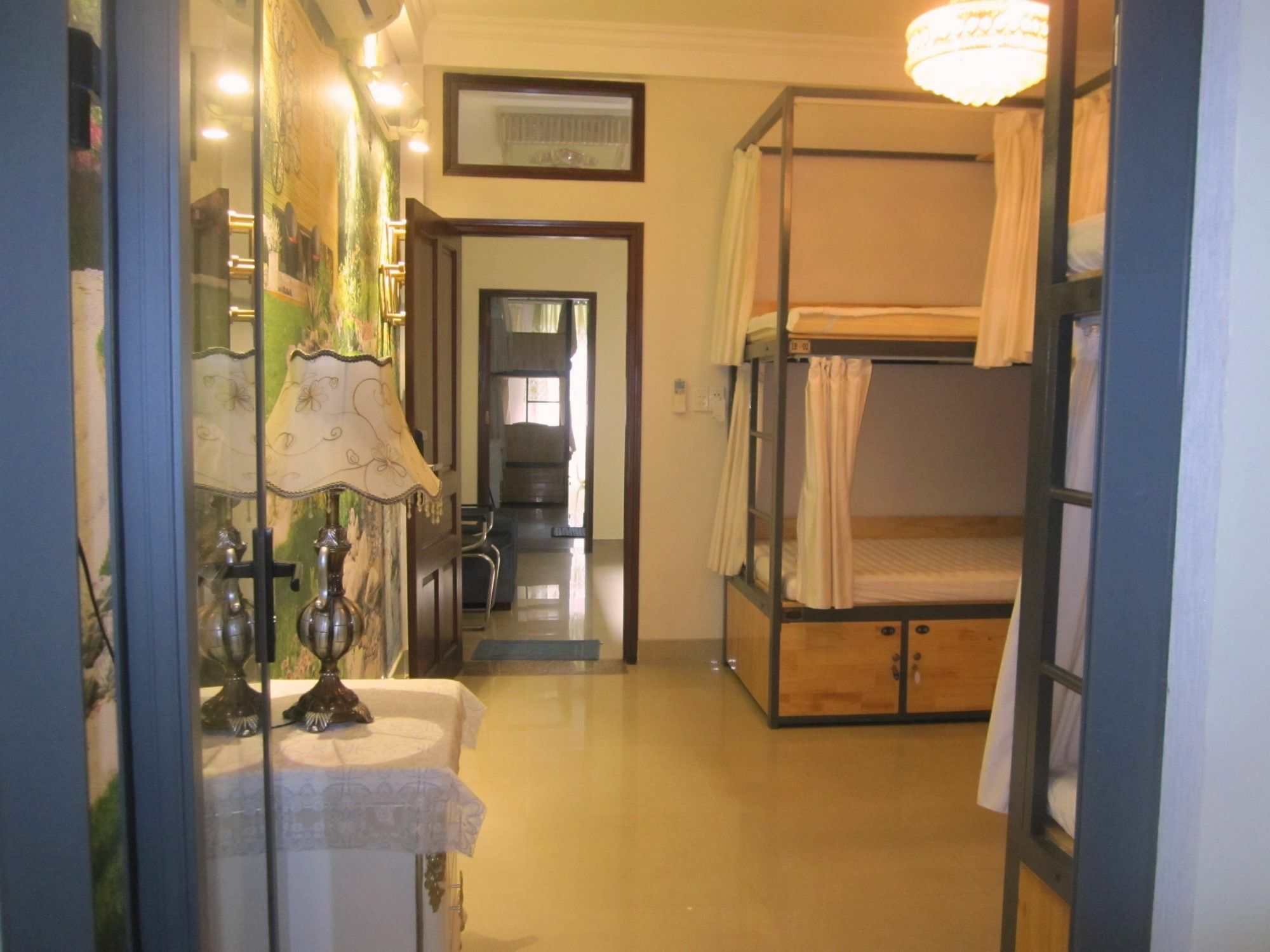 The Lily Hostel & Coffee Ho Chi Minh City Exterior photo